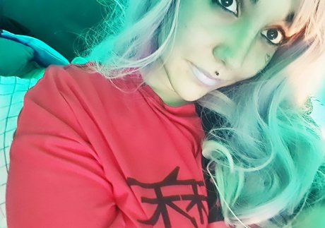Foto di nudo di fuga di OnlyFans di Petiteeprincess