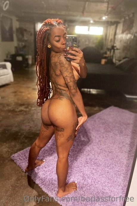 Foto di nudo di fuga di OnlyFans di Badassforfree