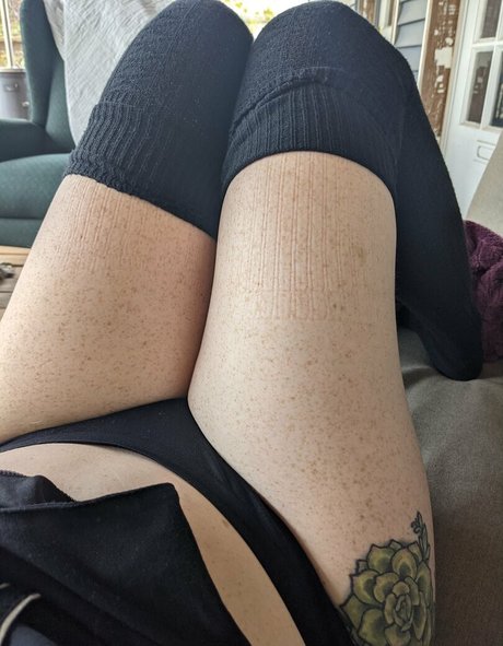 Foto di nudo di fuga di OnlyFans di Frecksfordays