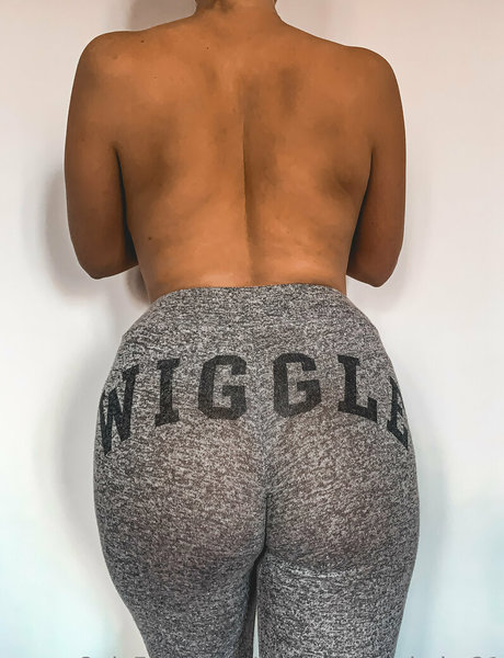 Bustyblondebabe21