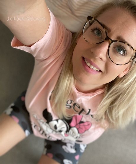 Foto di nudo di fuga di OnlyFans di Lottielushloves