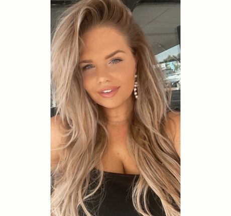 Joyce Straten
