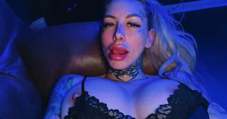 Theonlinegirlfriend