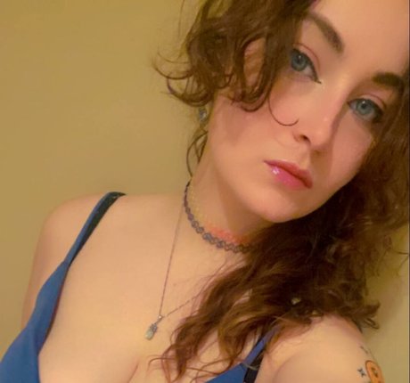Foto di nudo di fuga di OnlyFans di Lylah Love
