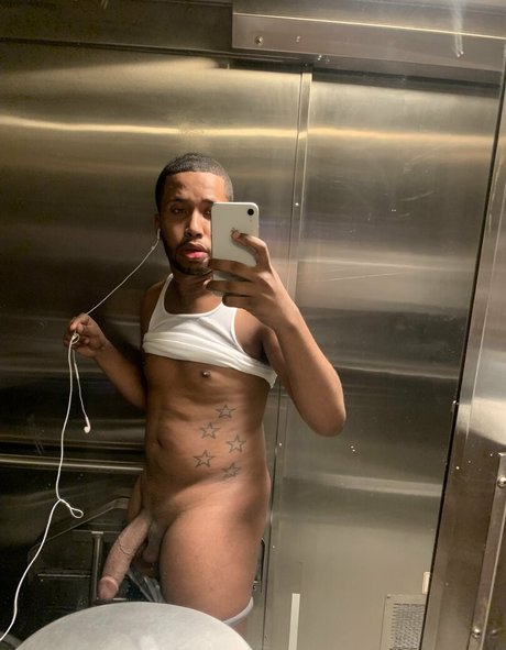 Foto di nudo di fuga di OnlyFans di Tylerbandsome