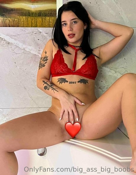 Foto di nudo di fuga di OnlyFans di Bigassbigboobs