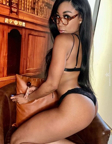 Foto di nudo di fuga di OnlyFans di Ariane Andrew