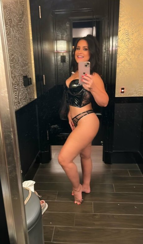 Foto di nudo di fuga di OnlyFans di Miss Kim