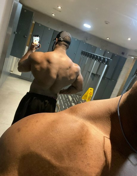 Foto di nudo di fuga di OnlyFans di Pleasure12368