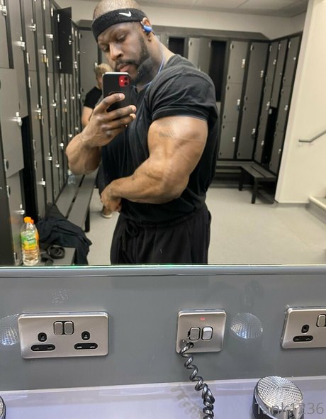 Foto di nudo di fuga di OnlyFans di Pleasure12368