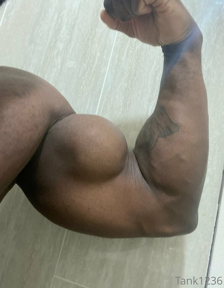 Foto di nudo di fuga di OnlyFans di Pleasure12368