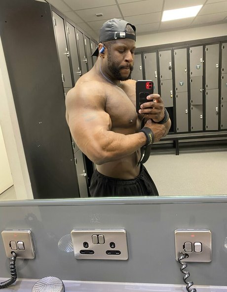 Foto di nudo di fuga di OnlyFans di Pleasure12368