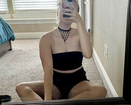 Foto di nudo di fuga di OnlyFans di Alanis King