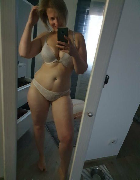 Foto di nudo di fuga di OnlyFans di Itsjennytheangel86