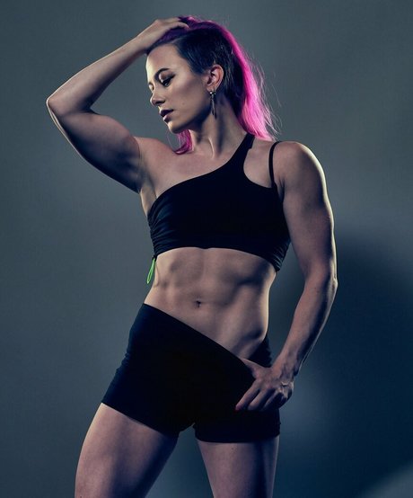 Claire Max