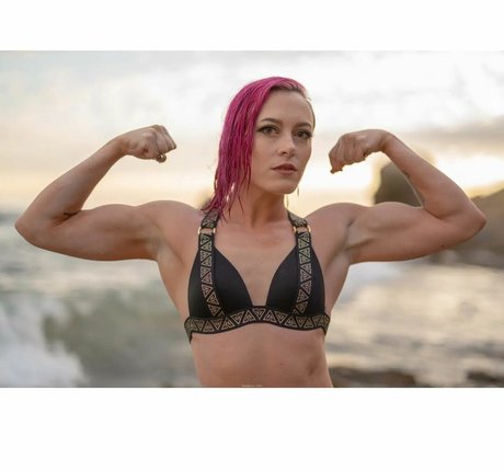 Claire Max