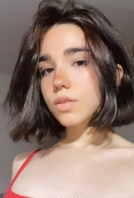 Arielle Maxine