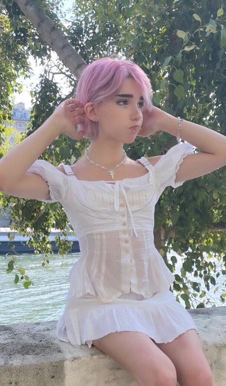 Arielle Maxine
