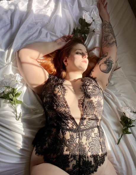 Foto di nudo di fuga di OnlyFans di Ivydelacourte