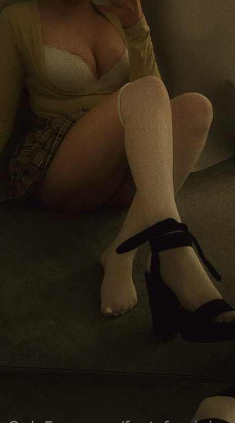 Feetfeminine