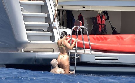 Foto di nudo di fuga di OnlyFans di Kourtney Kardashian