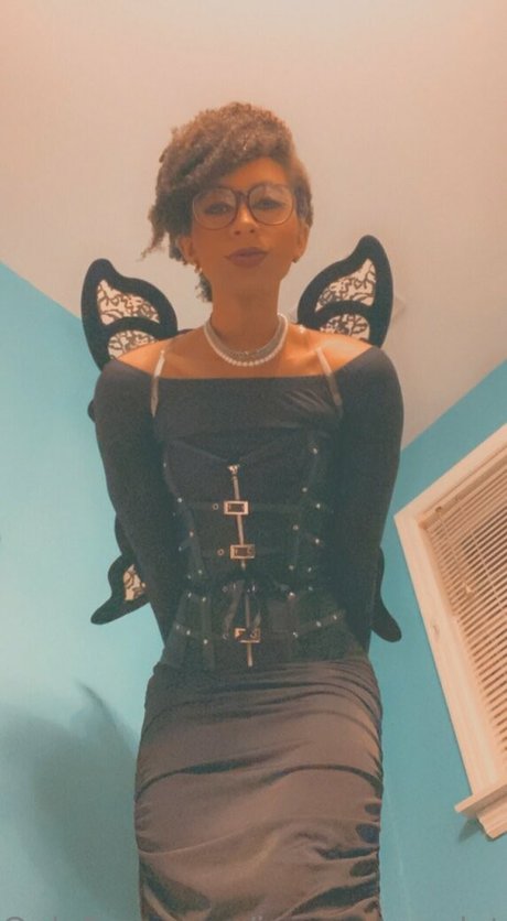 Ivyevescarlet