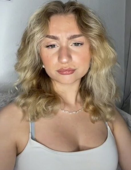 Foto di nudo di fuga di OnlyFans di Lilly Pearce