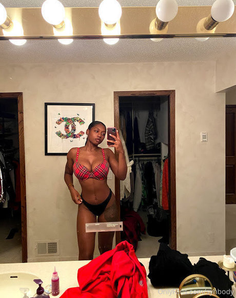Foto di nudo di fuga di OnlyFans di Synbody
