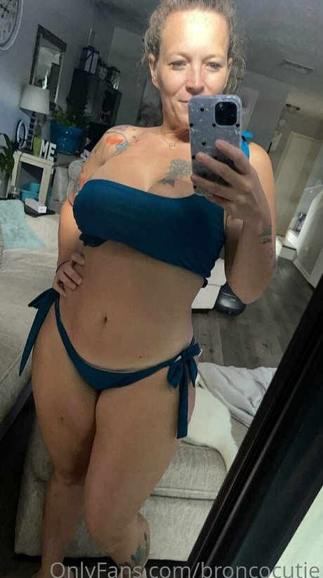 Foto di nudo di fuga di OnlyFans di Broncocutie