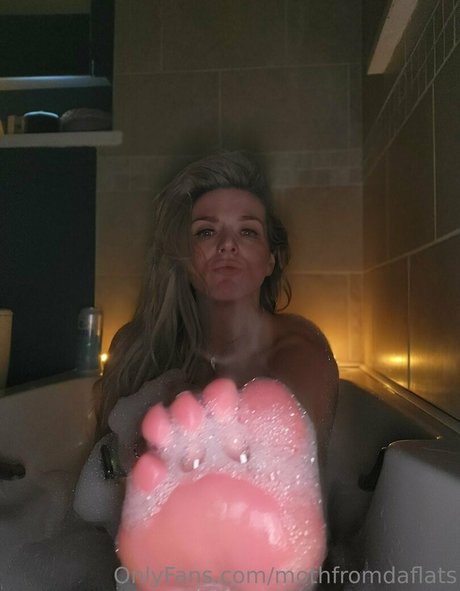 Foto di nudo di fuga di OnlyFans di Session Moth Martina