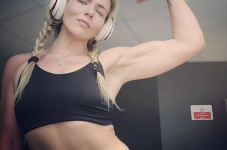 Foto di nudo di fuga di OnlyFans di Session Moth Martina