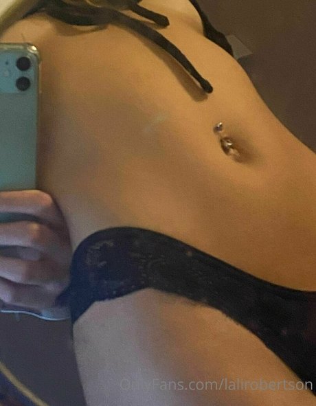 Foto di nudo di fuga di OnlyFans di Lalirobertson