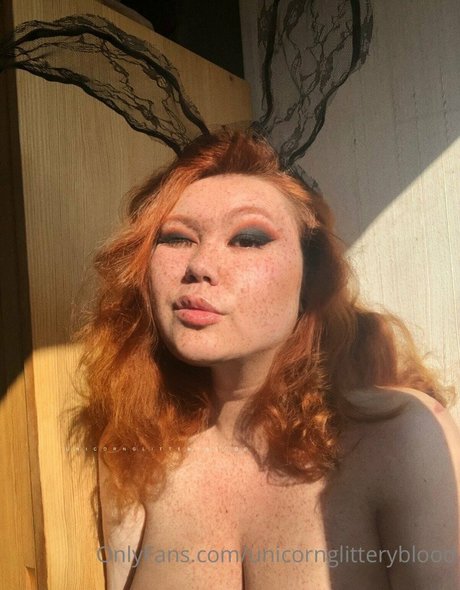 Foto di nudo di fuga di OnlyFans di Unicornglitteryblood