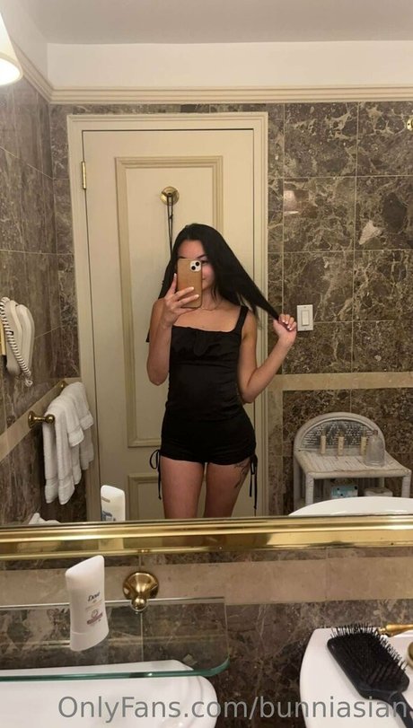 Foto di nudo di fuga di OnlyFans di Bunniasian
