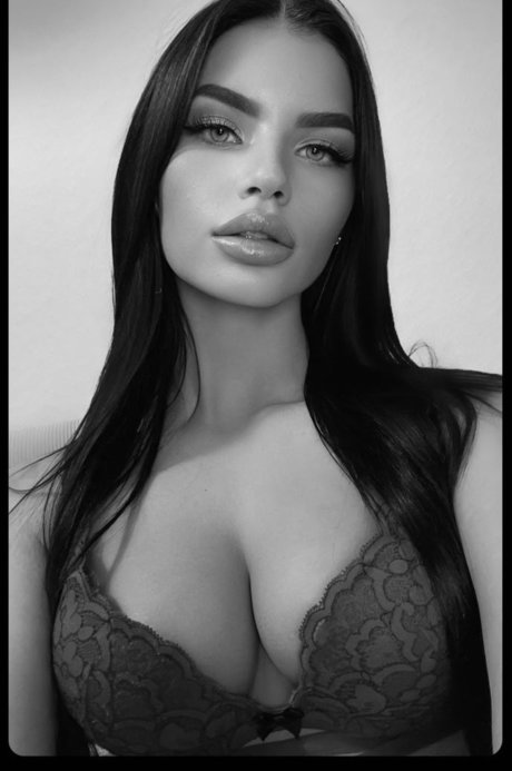 Foto di nudo di fuga di OnlyFans di Angelique