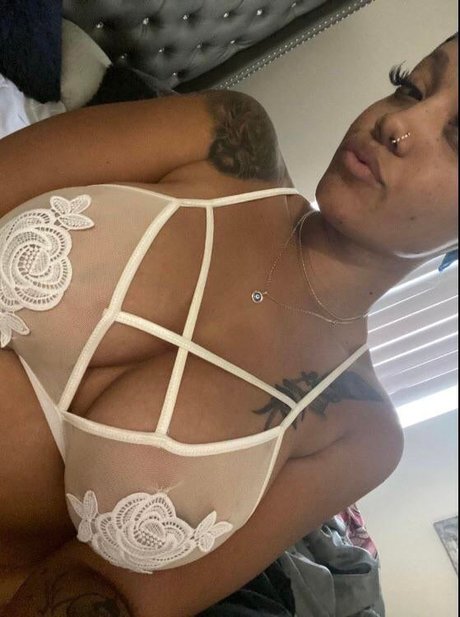 Foto di nudo di fuga di OnlyFans di Essence
