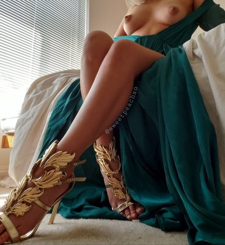 Foto di nudo di fuga di OnlyFans di Sweetpeachxo