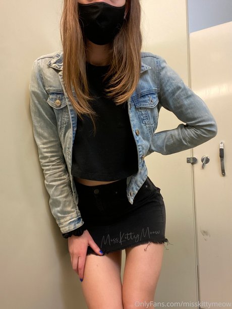 Foto di nudo di fuga di OnlyFans di Miss Kitty Meow