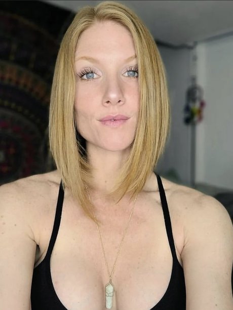 Foto di nudo di fuga di OnlyFans di Akgingersnaps