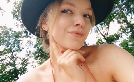 Foto di nudo di fuga di OnlyFans di Jovi Fragole