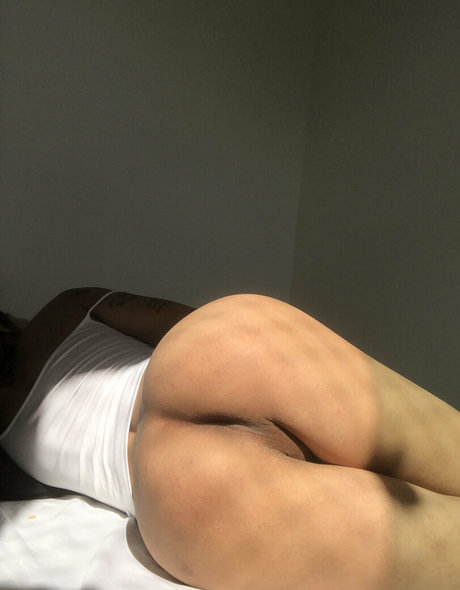 Foto di nudo di fuga di OnlyFans di Bruninhatgirl