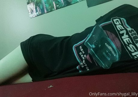 Shygal_lilly