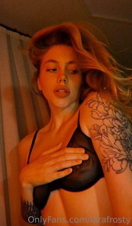 Foto di nudo di fuga di OnlyFans di Larafrosty