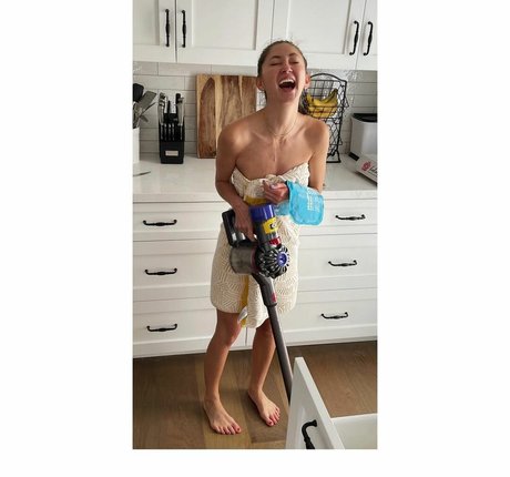 Foto di nudo di fuga di OnlyFans di Kimiko Glenn