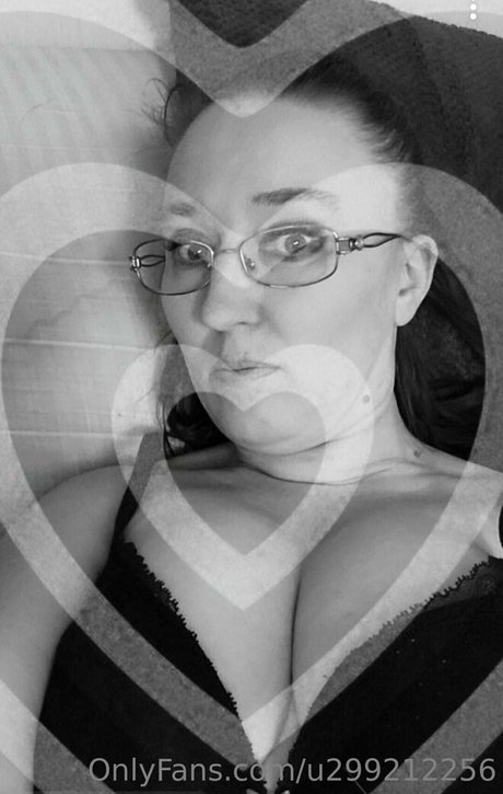 Foto di nudo di fuga di OnlyFans di Theangelbabyofmontana