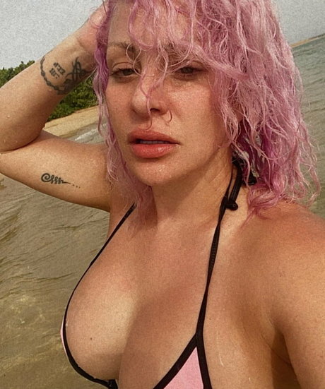 Foto di nudo di fuga di OnlyFans di Angelique Burgos