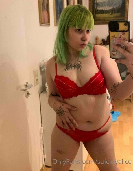 Foto di nudo di fuga di OnlyFans di Suicidyalice