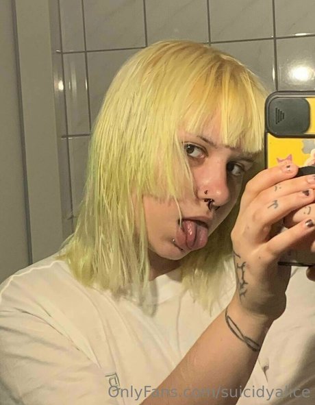 Foto di nudo di fuga di OnlyFans di Suicidyalice