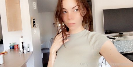 Foto di nudo di fuga di OnlyFans di Bellapetitewifey