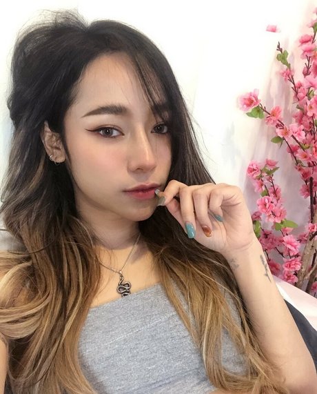 Foto di nudo di fuga di OnlyFans di Lilmayaafree